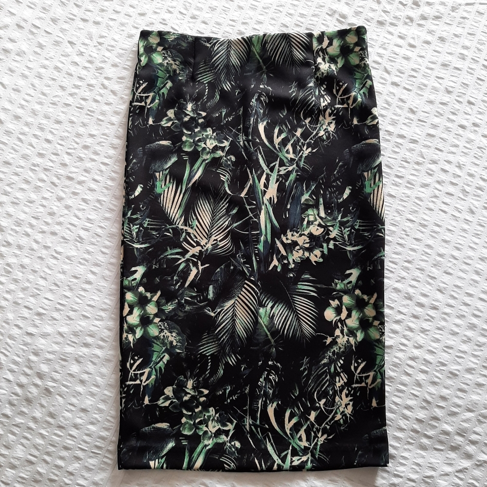 DYNAMITE Tropical Print Midi Skirt Size Small, Like New